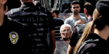 AYM kararlarına rağmen, Cumartesi Anneleri’ne 964. haftada yine kelepçe