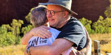 Federal Başbakan Karşıladı: Eski milletvekili Farmer’den referandum için 14 bin 400 km’lik koşu