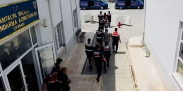 Antalya’da cadı avı: İhraç 3 pilot, 3 astsubay, 2 polis, 1 öğretmen ve 1 çocuk…