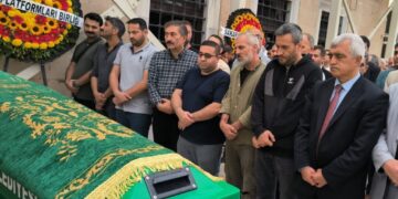 Göz yaşlarıyla Yusuf Kerim’i uğurlayan Anne Sayın: Yusuf’um, hasta yatağındayken beni ondan kopardılar