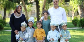 Beşizlerin anne ve babasını tutukladılar; çocuklar ortada kaldı