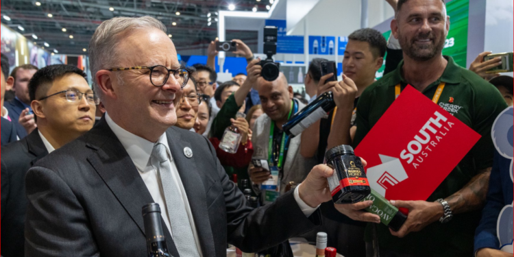 Albanese  "Bölgedeki tüm diğer ekonomilerle birlikte Avustralya ve Çin, kurallara dayalı ticaretin sağladığı istikrar ve öngörülebilirlik sayesinde refaha ulaştı." dedi.