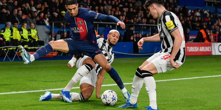 November 28, 2023, Paris, Ile-de-France (region, France: Achraf Hakimi and Joelinton during the Champions League Group F second leg match between PSG and Newcastle United at the Parc de Princes on November 28, 2023. (Credit Image: © Julien Mattia/Le Pictorium Agency via ZUMA Press)