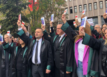 ‘Darbeye hayır’ diyen Ankara Barosu, Yargıtay’a yürüyor