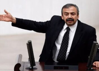 Meclis Başkanvekili Sırrı Süreyya Önder’in yargılanması durduruldu
