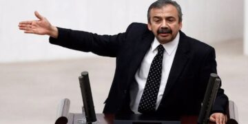 Meclis Başkanvekili Sırrı Süreyya Önder’in yargılanması durduruldu