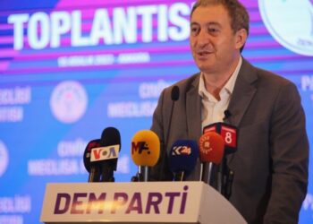 DEM Parti, yerel seçim için toplandı: Dikkat çeken ‘ampül’ ve ‘ok’ yorumu