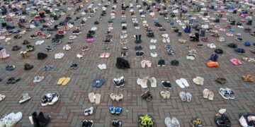 Filistinli çocukları anmak için 8 bin çift ayakkabı bırakıldı: İşgali durdurun