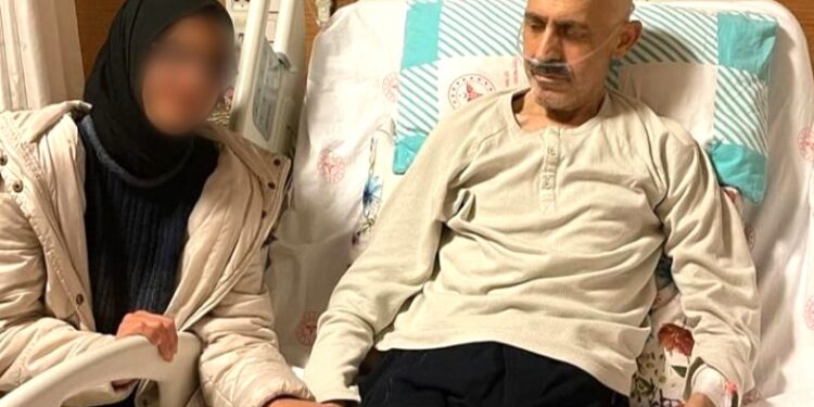 Çorum Sungurlu T Tipi Cezaevi’nde kansere yakalanan 4. evreye gelene kadar tahliye edilmeyen KHK’lı muhasebeci Mustafa Çiftçi (48), bir haftadır yoğun bakımda yattığı hastanede hayatını kaybetti.