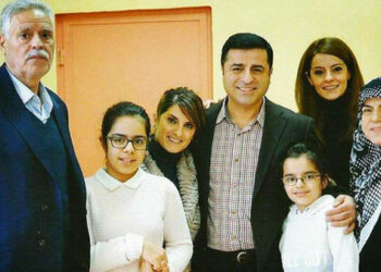 Oğluna hasret giden Tahir Demirtaş toprağa verildi: Cenazede katılmayan Demirtaş, babasının yasını hücrede yaşayacağını söyledi
