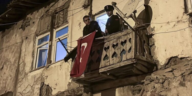 Kuzey Irak'ta hayatını kaybeden Er Yasin Karaca'nın baba evinin yeniden inşa edilecek. Aile ve Sosyal Hizmetler Bakanı Mahinur Özdemir Göktaş, evin inşaası için ilgili birimlere talimat verdi.