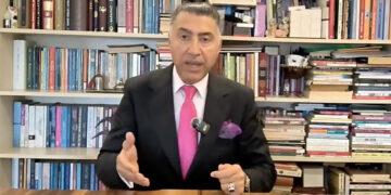 KHK’lı TRT spikeri Sırrı Er, ev hapsi kararıyla serbest bırakıldı