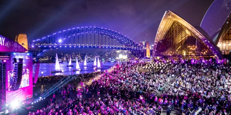 Federal Başbakan Anthony Albanese, bu günü kutladı ve Avustralyalıların birlik ve beraberliğine vurgu yaparak; "Opera House'da Avustralya Günü konserini bu kadar çok insanın keyif alması harika" dedi.