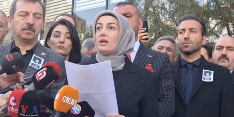 Ayşe Ateş, eşinin dosyasına bakan savcı Ayhan Ay'ın iki ay izne çıkmasının ardından Ankara Cumhuriyet Başsavcısının Yargıtay üyeliğine seçilmesinin adalete güvenlerini derinden sarstığını belirt