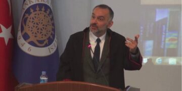 İhraç edilen KHK’lı akademisyen Murat Sevinç 7 sene sonra görevine iade edildi