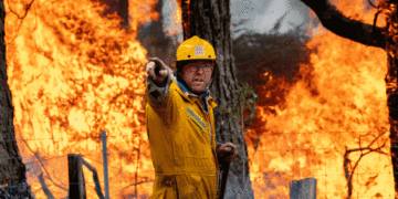 Victoria’da yangın kontrol altına alınamıyor: Binlerce kişi tahliye edildi