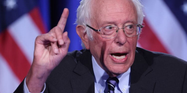 ABD'li senatör Bernie Sanders, Gazze saldırıları için İsrail lideri Netanyahu ve ona destek veren ABD Kongresi'ni eleştirdi. Sanders, "Netanyahu tarafından daha ne kadar çocuk ve masum insan ezilecek" diye sordu.