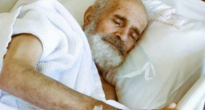 Adli Tıp Kurumu’nun (ATK) “cezaevinde kalabilir” raporu verdiği 81 yaşındaki yüzde 93 engelli Abdulalim Kaya, 4,5 yıllık cezasının 1 yılını yattı.