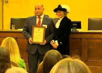İngiltere’den Hizmet Hareketi Gönüllüsü Günaydın’a ‘High Sheriff’ takdir belgesi