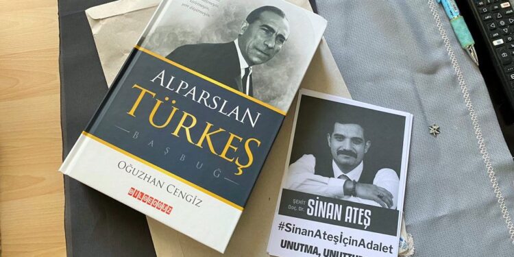 Alparslan Türkeş'in oğlu Kutalmış Türkeş, kardeşinin hedef alınması üzerine MHP'li isimlere sert sözlerle yüklendi.