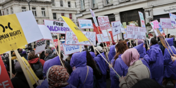 HRS gönüllüleri hapisteki kadınlar için Londra’da yürüyüş yaptı