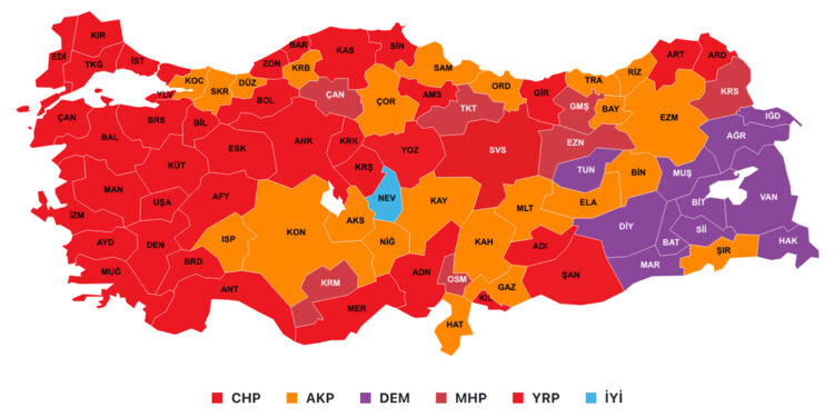 CHP’nin Türkiye geneli oy oranı AKP’nin üzerine çıkarak yüzde 39’u aştı.