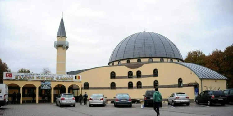 Belçika’da Diyanet'e bağlı Kevser Camii’nin ruhsatı 'kötü yönetim ve mali ihmal' nedeniyle askıya alındı