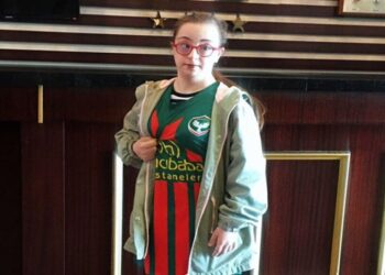 Forması çıkarılıp kutlamaya alınmamıştı: Diyarbakır’a giden Berfin, Amedspor maçını canlı izledi