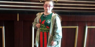 Forması çıkarılıp kutlamaya alınmamıştı: Diyarbakır’a giden Berfin, Amedspor maçını canlı izledi