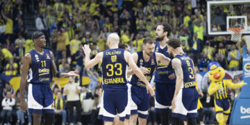 Fenerbahçe Beko, Barcelona’yı farklı yendi, avantajı ele geçirdi