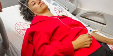 Polisin biber gazı sıktığı DEM Parti adayı hastaneye kaldırıldı