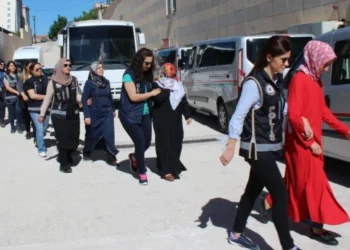 AKP Bakanı Ali Yerlikaya Ramazan günü hayırseverlere yaptığı operasyonlarla övündü
