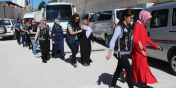 AKP Bakanı Ali Yerlikaya Ramazan günü hayırseverlere yaptığı operasyonlarla övündü