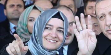 AKP’li Fatma Betül Sayan, İBB’den aldığı bursla ilgili haberlere erişim yasağı