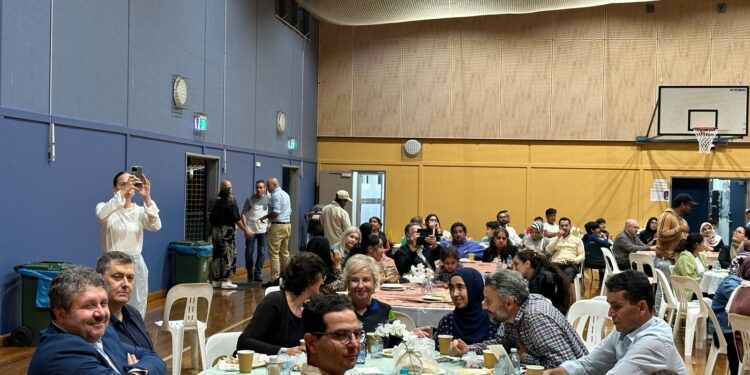 Galaxy Vakfı Gönüllüleri, İnsan Hakları Derneği (Advocates For Dignity) AFD ile Australia Sığınmacılar Merkezi (Asylum Seekers Center) ile ortak bir iftar verildi.