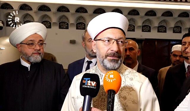 Özgeçmişinde “İyi derecede Arapça ve Fransızca biliyor” ibaresi bulunan Diyanet İşleri Başkanı Ali Erbaş, kendisine yöneltilen Arapça soruyu anlamayarak Türkçe tercüman istedi.