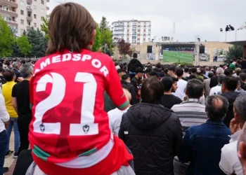 Amedspor şampiyon oldu: Diyarbakırlılar sokağa dökülerek, sevincini kutluyor