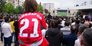 Amedspor şampiyon oldu: Diyarbakırlılar sokağa dökülerek, sevincini kutluyor