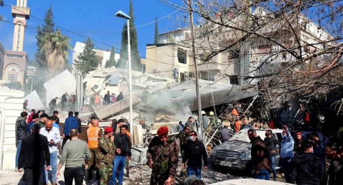 İran Büyükelçisi, İsrail’in Suriye’nin başkenti Şam’daki İran konsolosluk binasına düzenlediği saldırıda en az 5 kişinin öldüğünü söyledi.