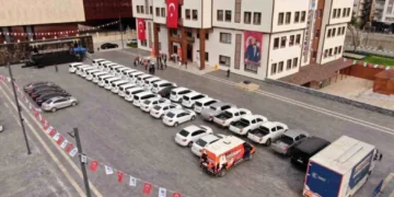 CHP Manisa’da ifşaya devam ediyor: Yunusemre Belediyesi’nde, AKP’den kalan 48 lüks araç sergilendi
