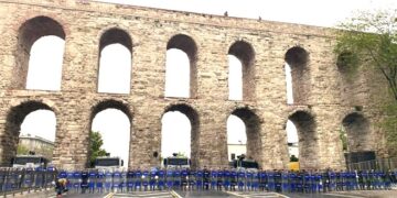 Taksim’e çıkan tüm yollarda polis barikatı:1 Mayıs mı, emekçi bayramına OHAL ablukası