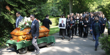 Vefat eden sürgün gazeteci Celal Başlangıç, Almanya’da  son yolculuğuna uğurlandı