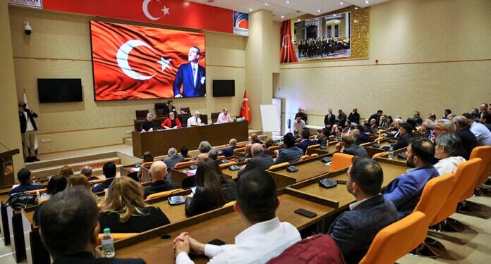 İstanbul’da, 31 Mart yerel seçimleri sonucu AKP’den CHP’ye geçen Çekmeköy Belediyesi’nin mayıs ayı meclis toplantısı Meclis Başkanvekili Bora Kılıç’ın başkanlığında yapıldı