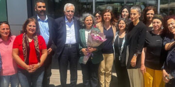 Zılgıtlarla Diyarbakır’da karşılanan Gültan Kışanak: Kobani bir vicdan sorunudur