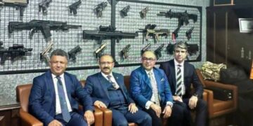 Odasını cephaneliğe çeviren İzmir Adalet Komisyonu Başkanı Oktay Tabur’a soruşturma