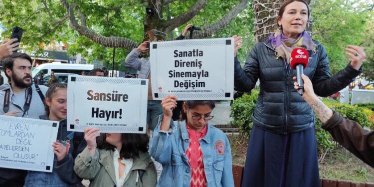 anun Hükmü belgeselinin yönetmeni Nejla Demirci, yasağı "Sansür de değil, sinema darbesi" olarak niteledi.