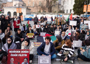 Taksim’de ‘İsrail’le ticaret kesilsin’ sloganı atan 5 kişi tutuklandı