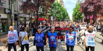 Eğitimciler 81 ilde ayaklandı: ‘Tek adam rejiminin müfredatını reddediyoruz’