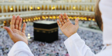 Türk hacı adaylarını Suudilere ihbar eden Diyanet, eşi dostu kurasız haca götürmüş