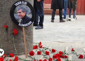 Tahir Elçi suikastı sanığı polislere beraat: Üç müebbetle yargılan polis de beraat ettirildi
